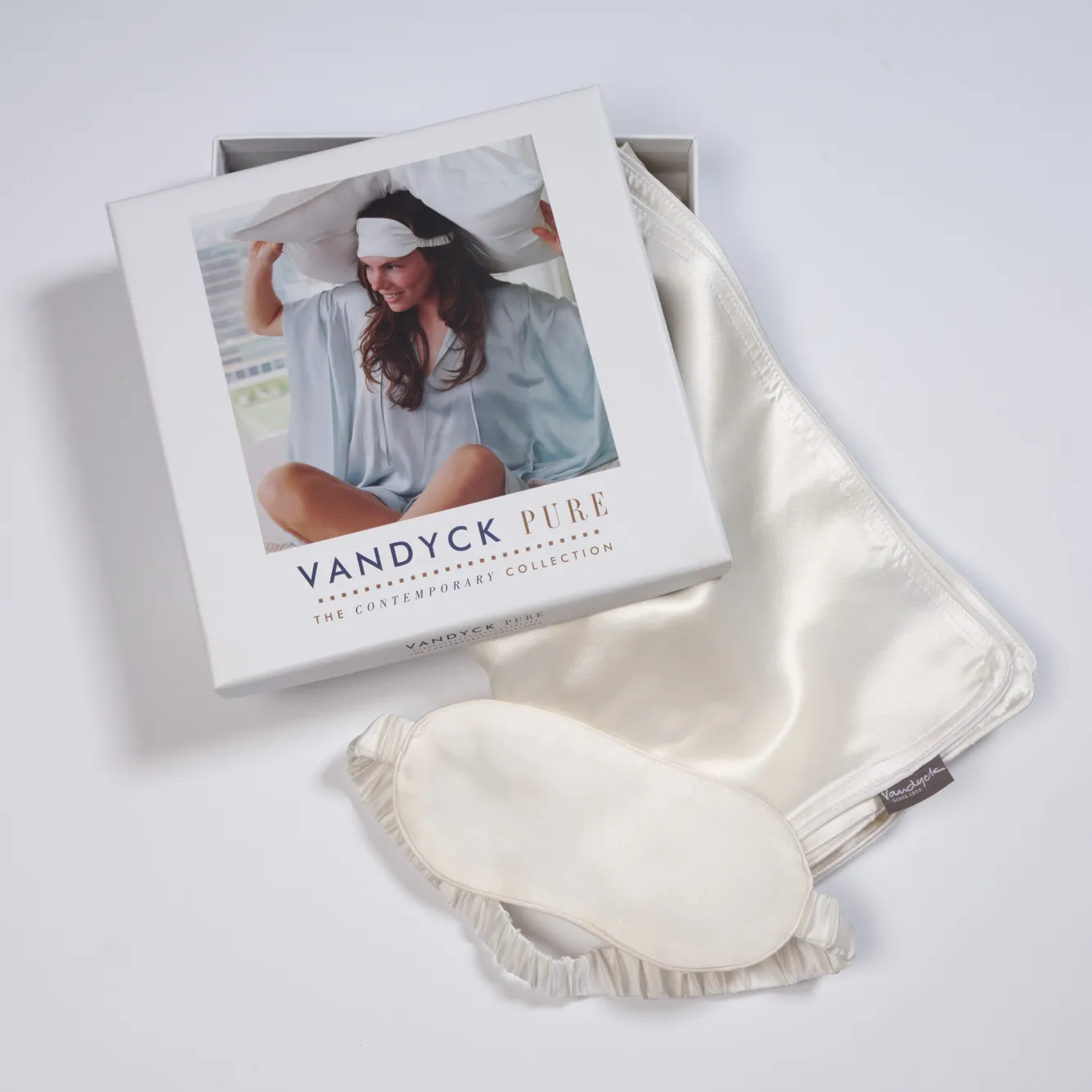 Vandyck Pure Sleeping Beauty set Off White