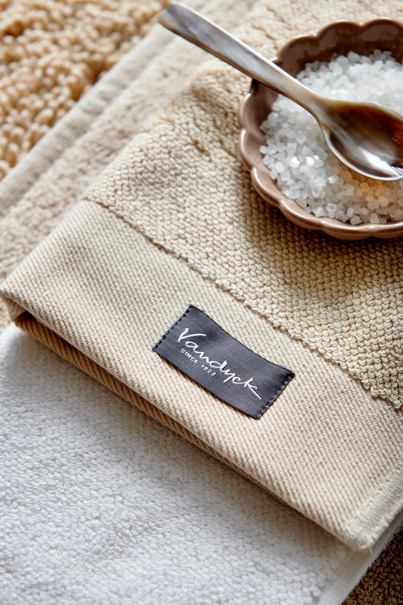 Vandyck Towel HOME Uni Bleached Sand-207 (BAKC13202)